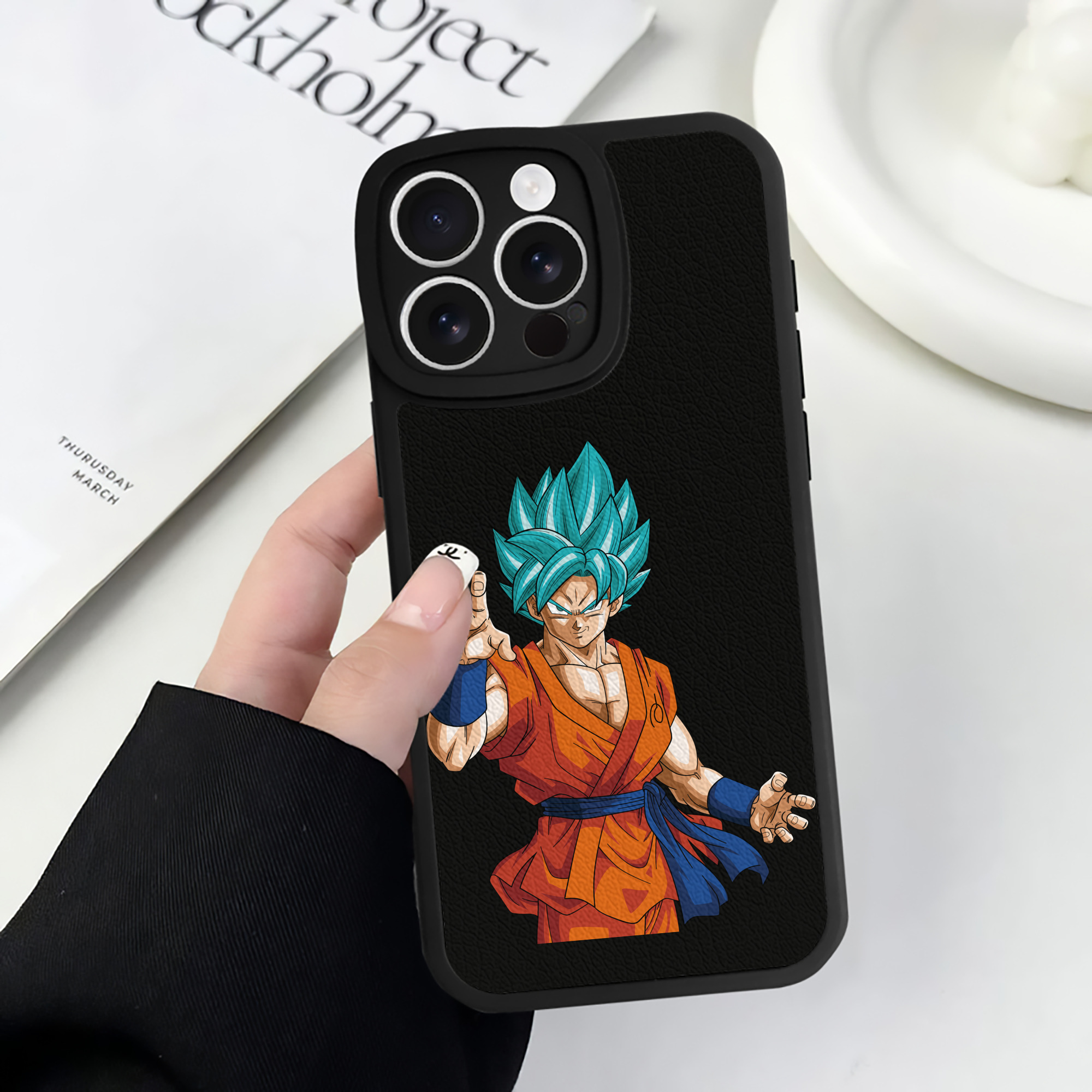 （画像用） ドラゴンボール 孫悟空（そん ごくう）Son Goku カカロット DRAGON BALL Kakarotto 【iPhone 16シリーズ対応】シリコンスマホケース（レザー調） 材質：シリコン